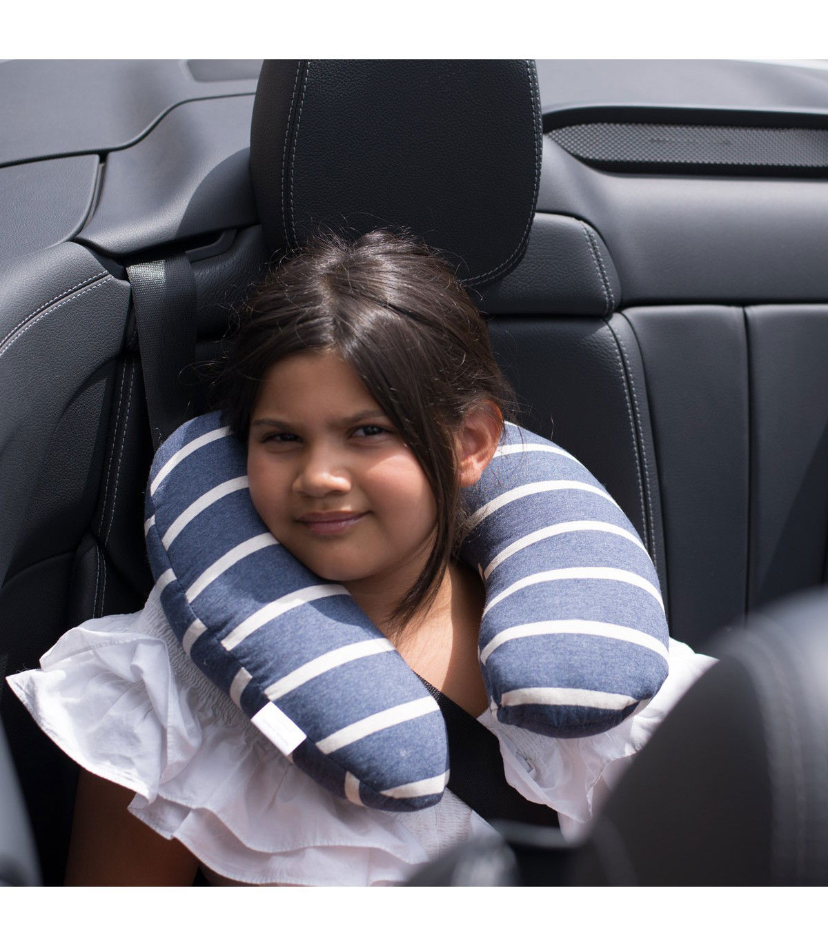 Almohada de viaje - Vista de uso con modelo Sailor Stripes