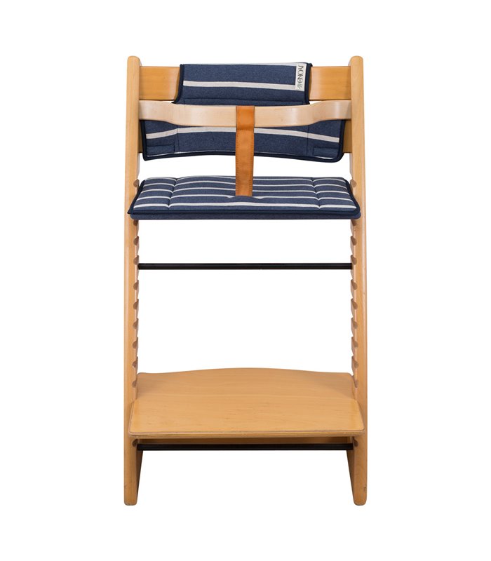 Stokke Tripp trapp - Vista frontal con retenedor Sailor Stripes